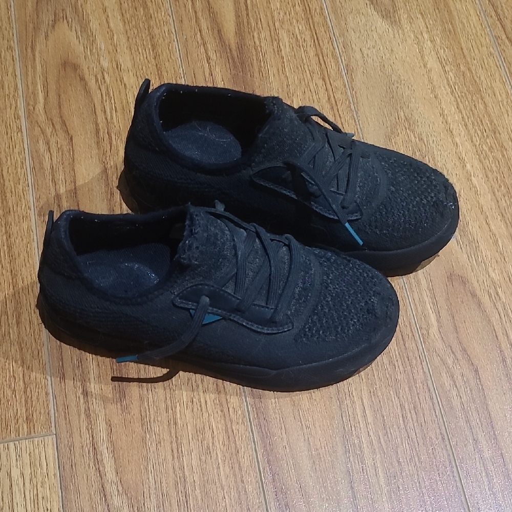 Black Minimalist Low-Top Sneakers